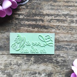 Stempel napis "Love is in the air"