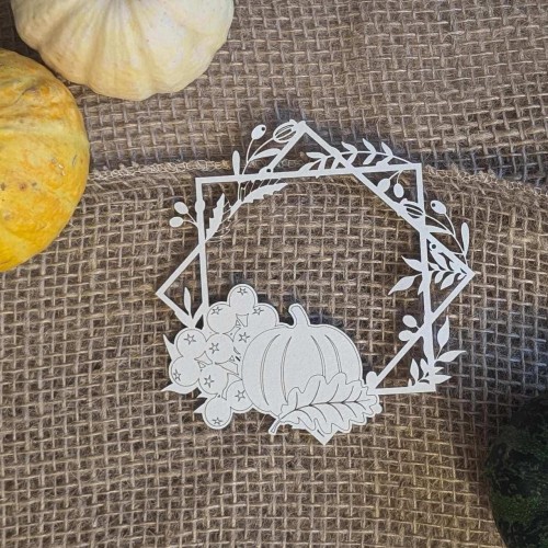 ramka jesienna z dynią i jarzębiną.jpg