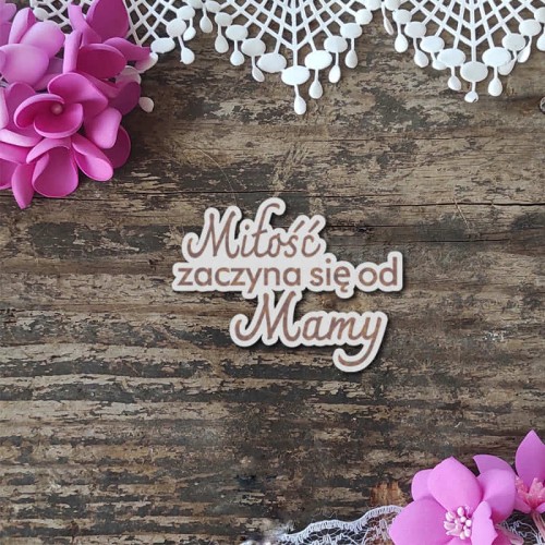 napis grawerowany milosc zaczyna sie od mamy.jpg