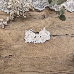 Grawerowana kompozycja ślubna z obrączkami i różami